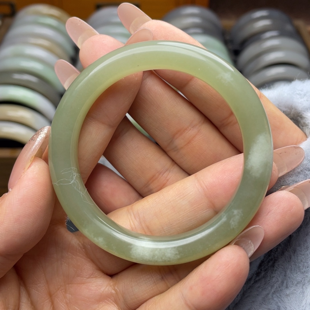 和田玉未镶嵌手镯