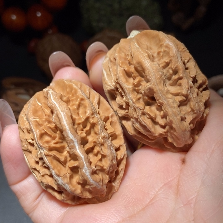 文玩核桃把件东北楸子小雪192瑕疵