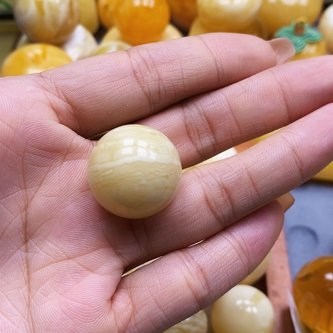 蜜蜡未镶嵌珠宝奇石