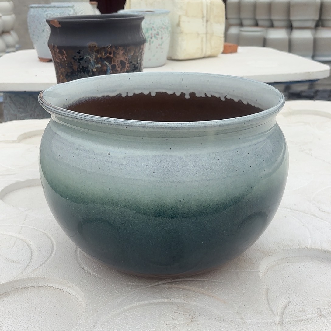 口径32高24一个白绿瑕疵