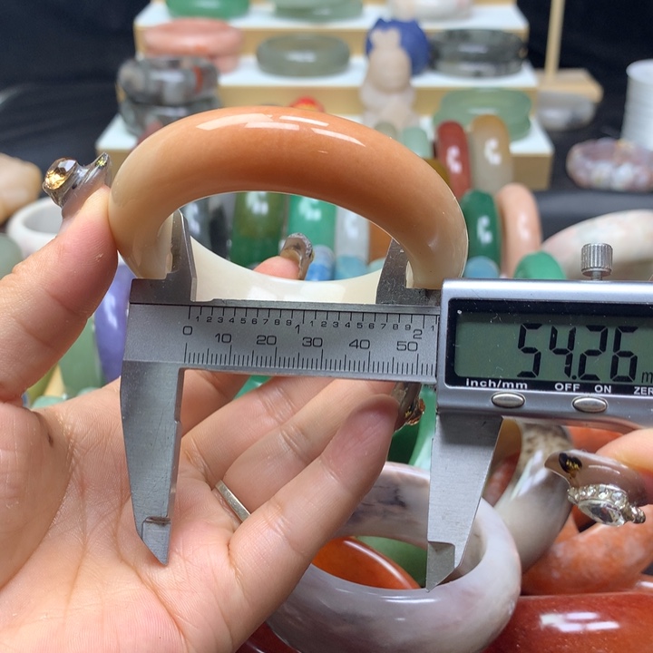 未镶嵌手镯石英质玉