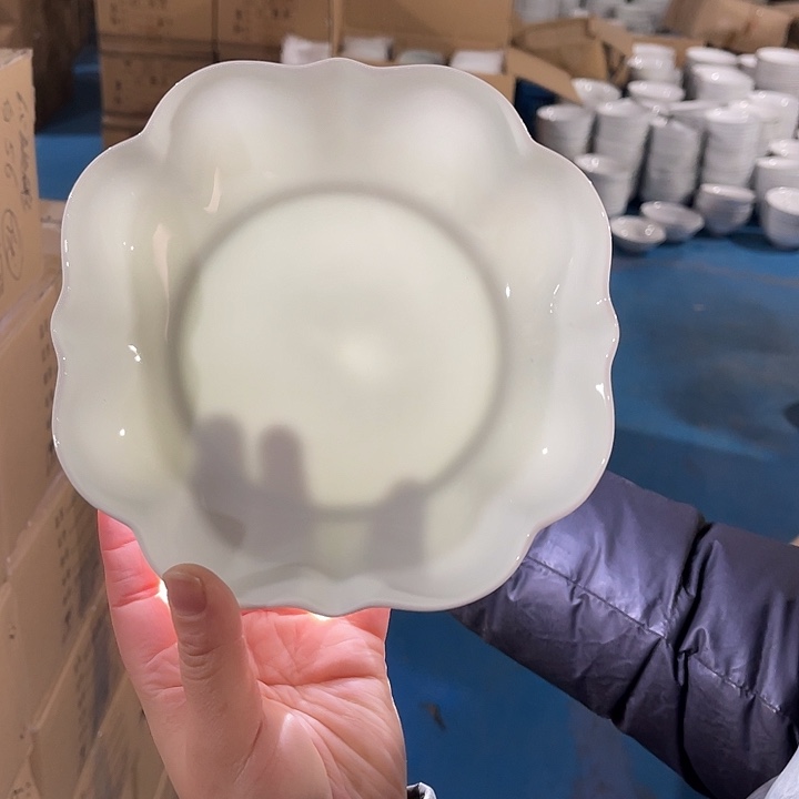 瓷片玉泥青瓷7英寸花边深盘两个，包邮