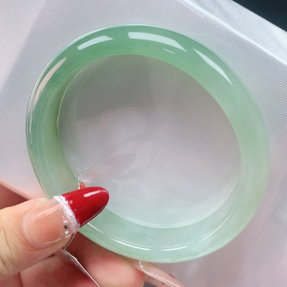 翡翠手镯未镶嵌55贵