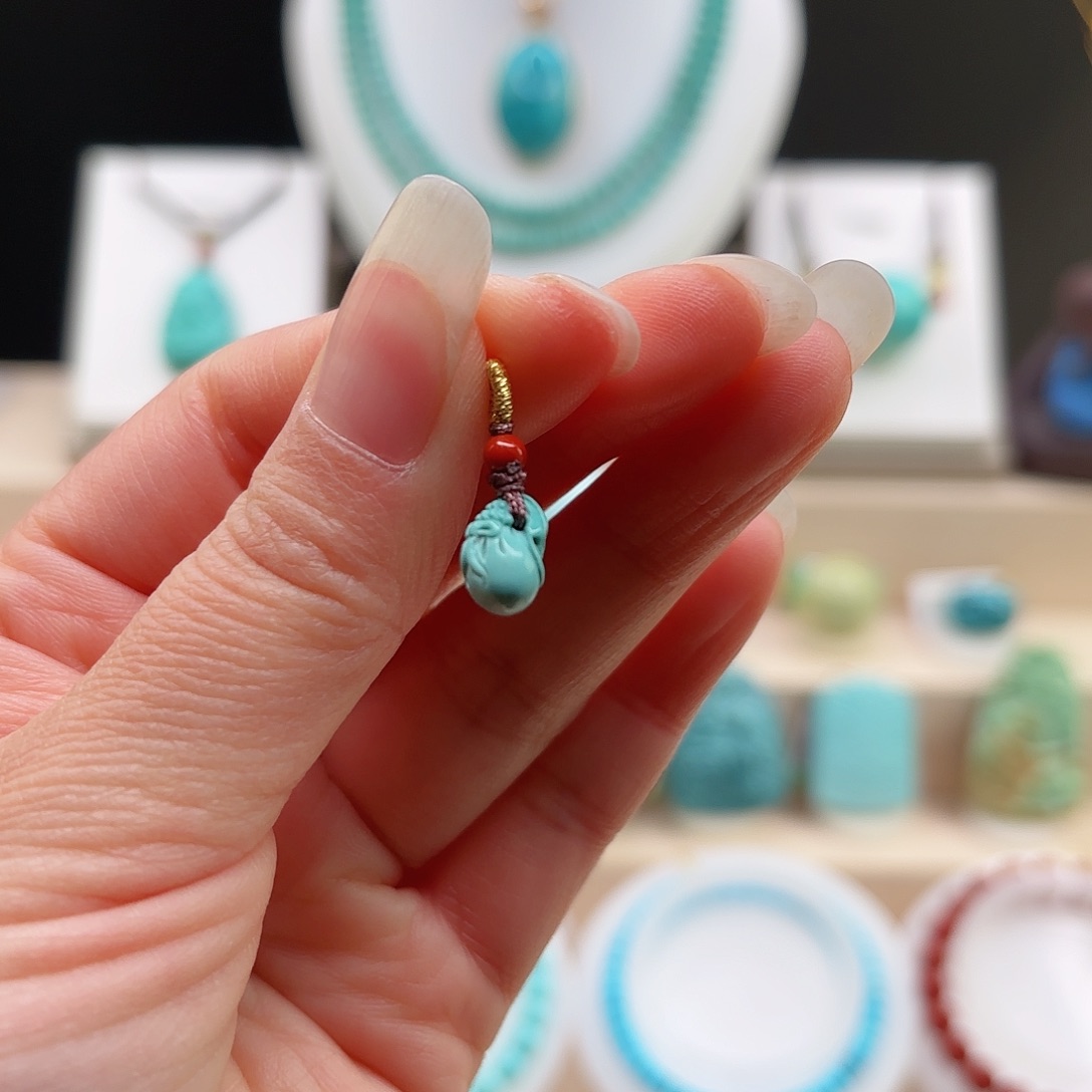 绿松石配饰未镶嵌