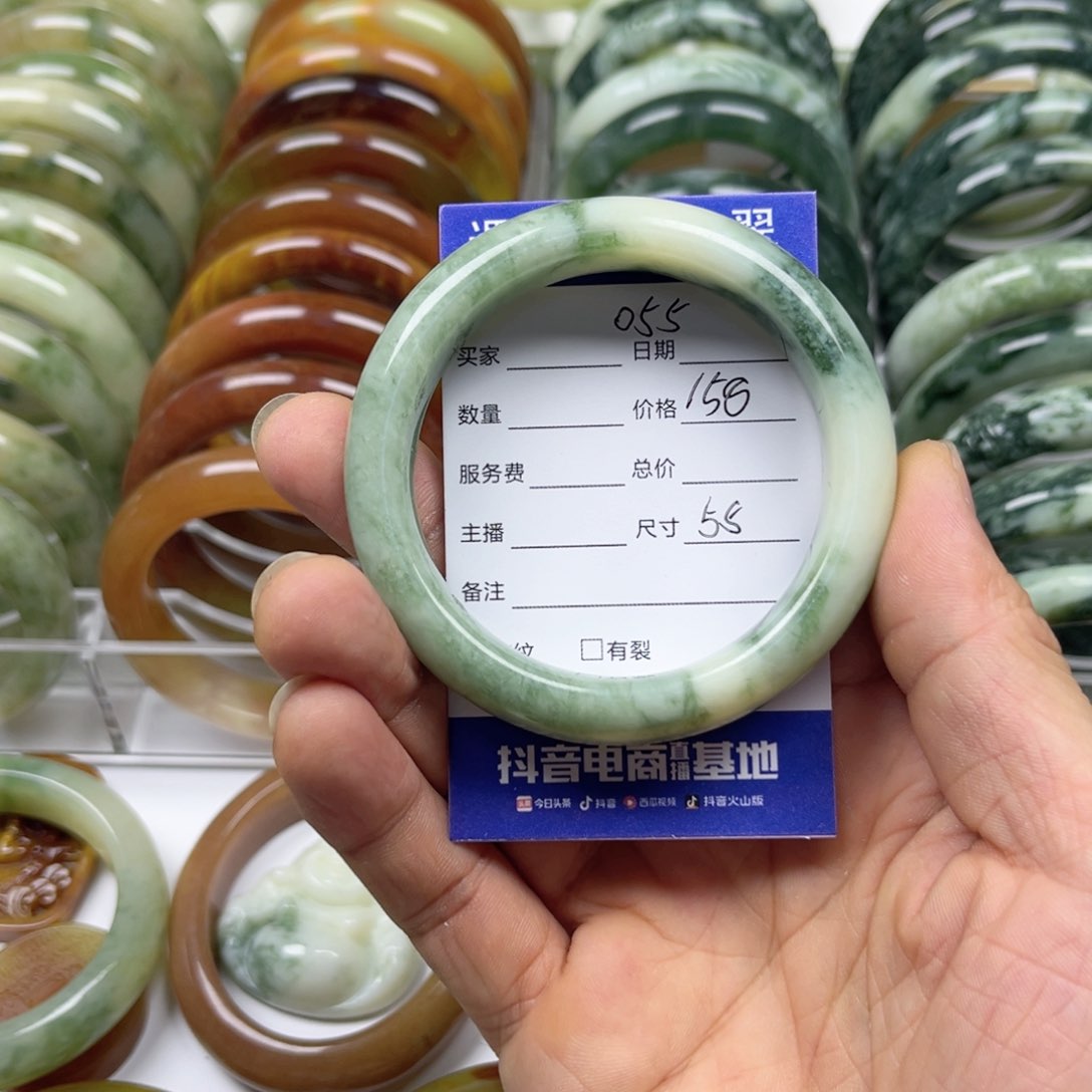 透闪石-蛇纹石玉手镯未镶嵌