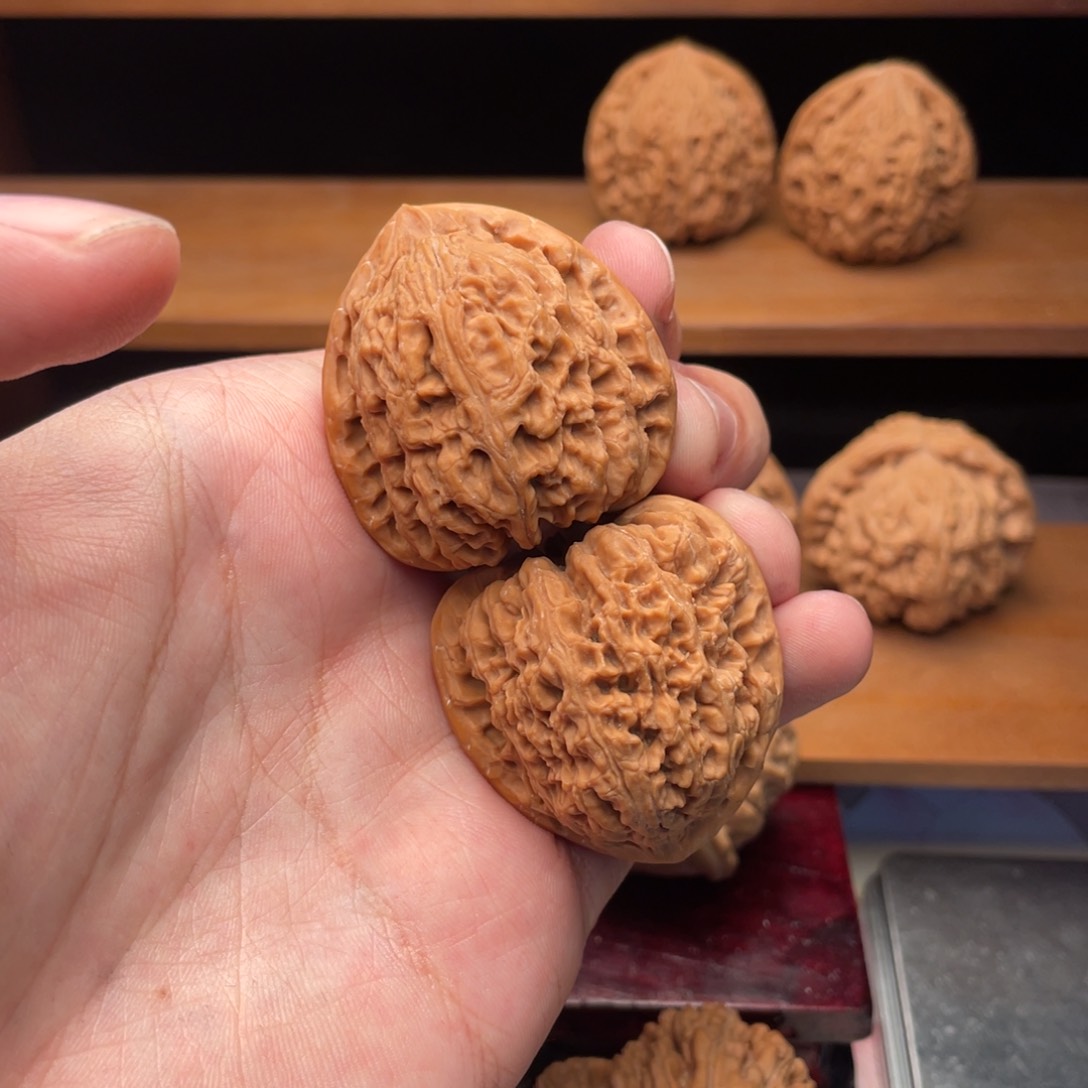 文玩核桃把件人**茶39毕业南疆石