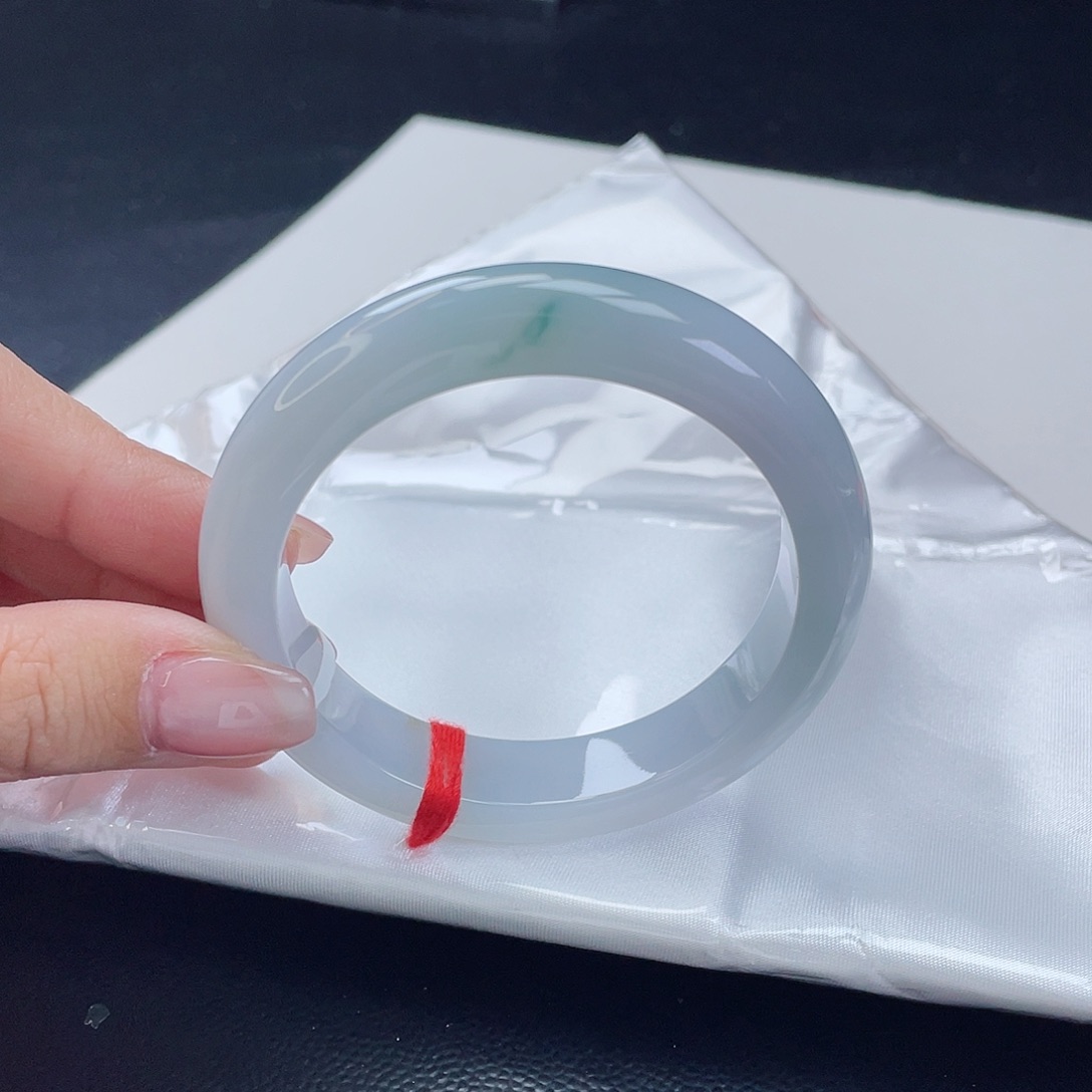 翡翠手镯未镶嵌翡翠