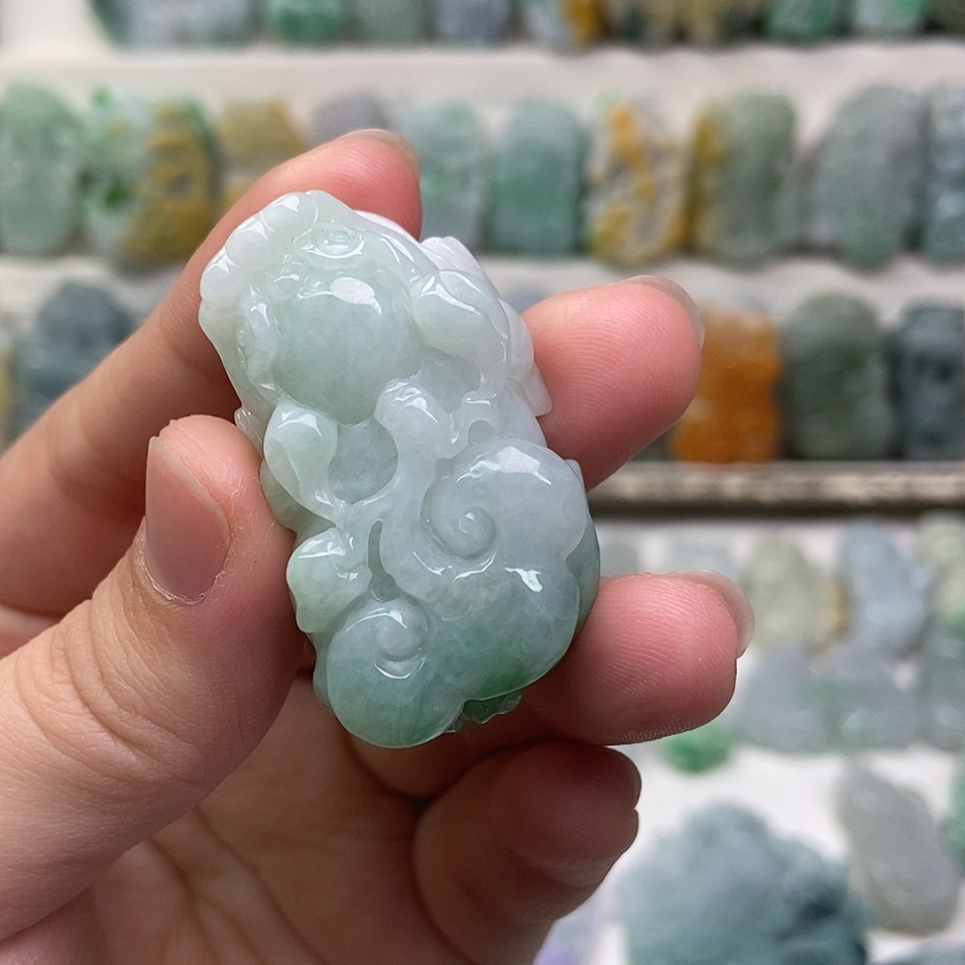 翡翠未镶嵌吊坠(赠链)