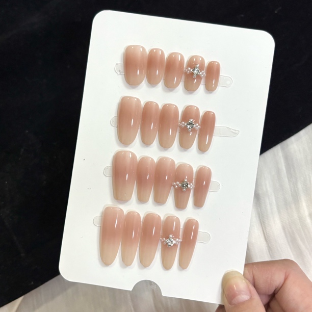 【小奶油】纯手工穿戴甲—谁不买都会后悔的！！自然又显白