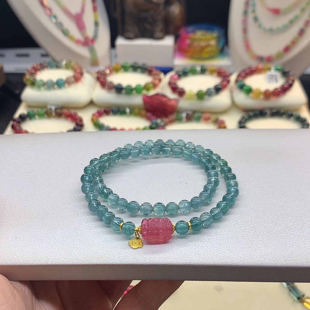 帕拉依巴碧玺手串未镶嵌5.8。