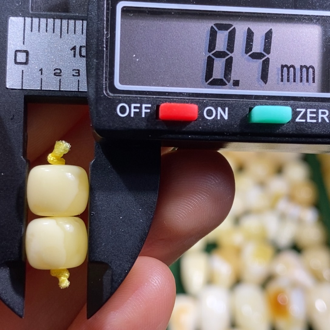 蜜蜡未镶嵌裸石配饰