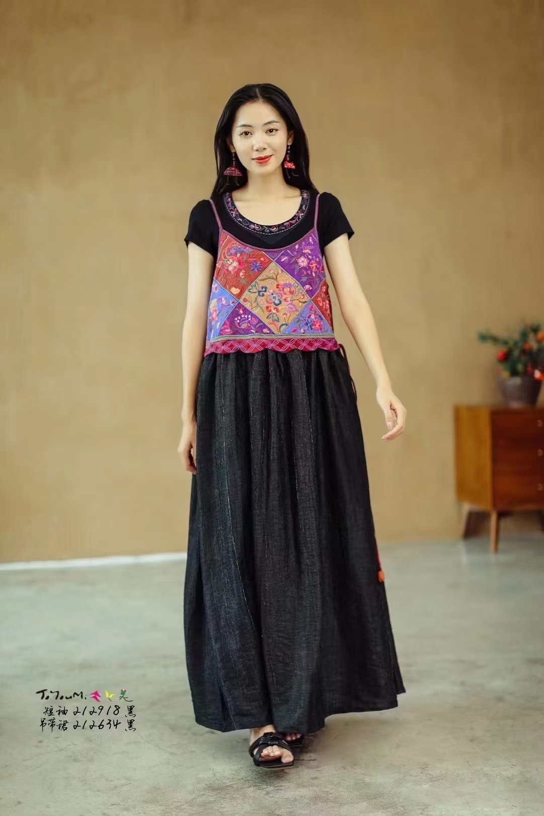 楚馨2024民族风时尚网红刺绣提花传统绣花显瘦连衣裙日常