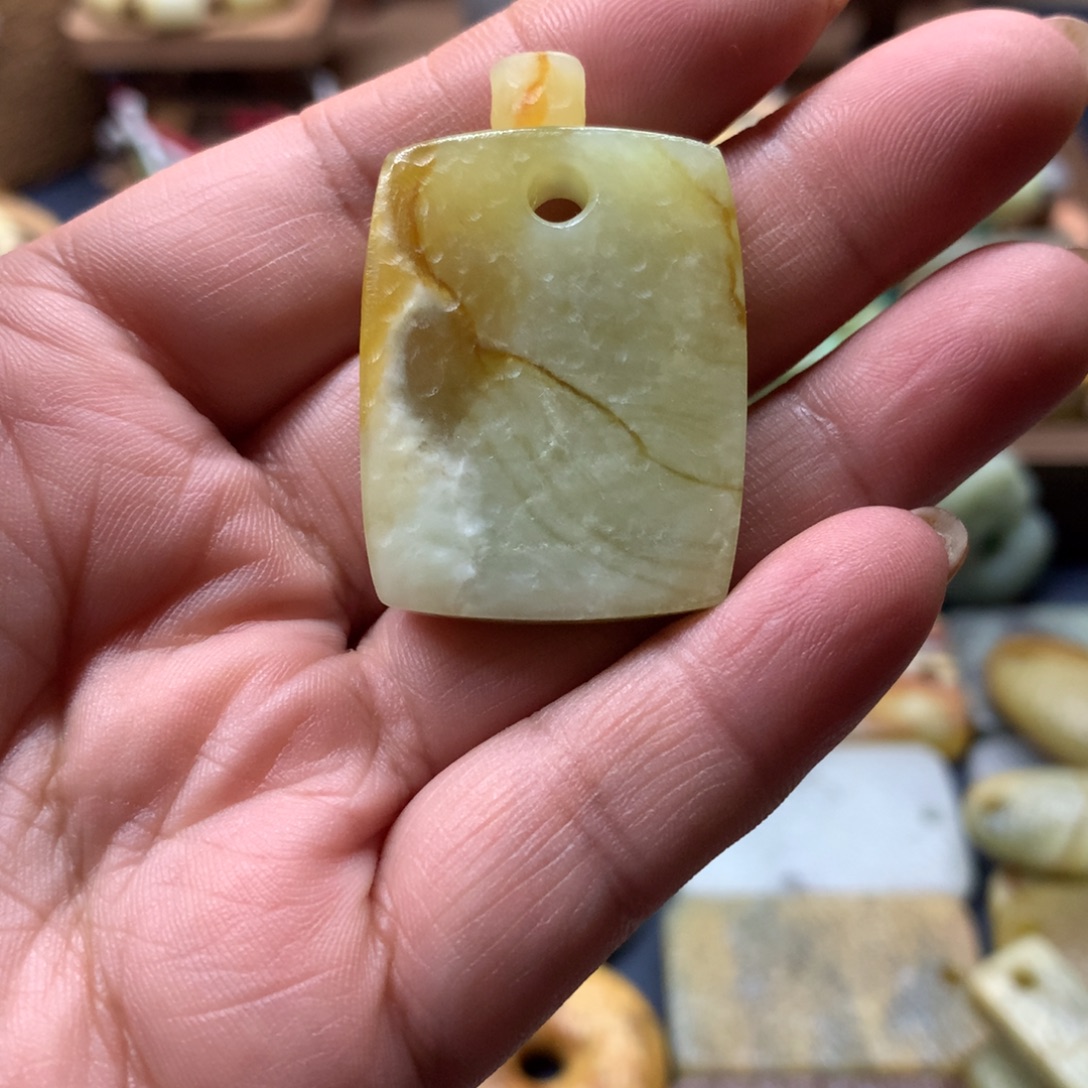 家***喵蛇纹石玉未镶嵌颈饰