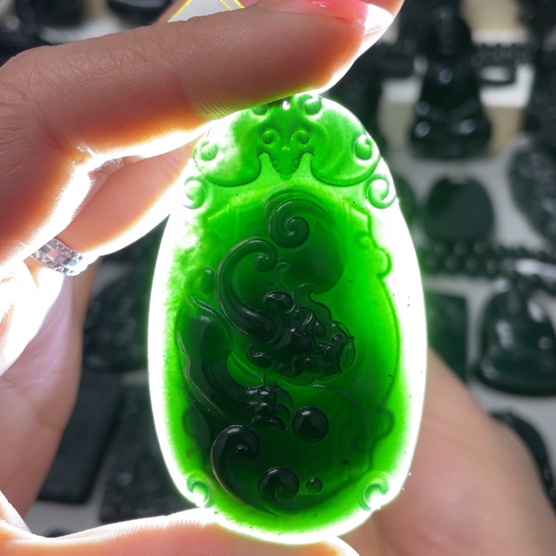 蛇纹石玉未镶嵌吊坠