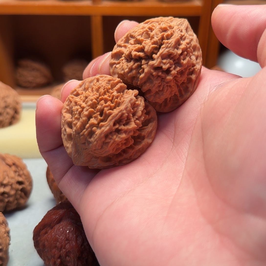 半***雨把件文玩核桃山地无药满天星