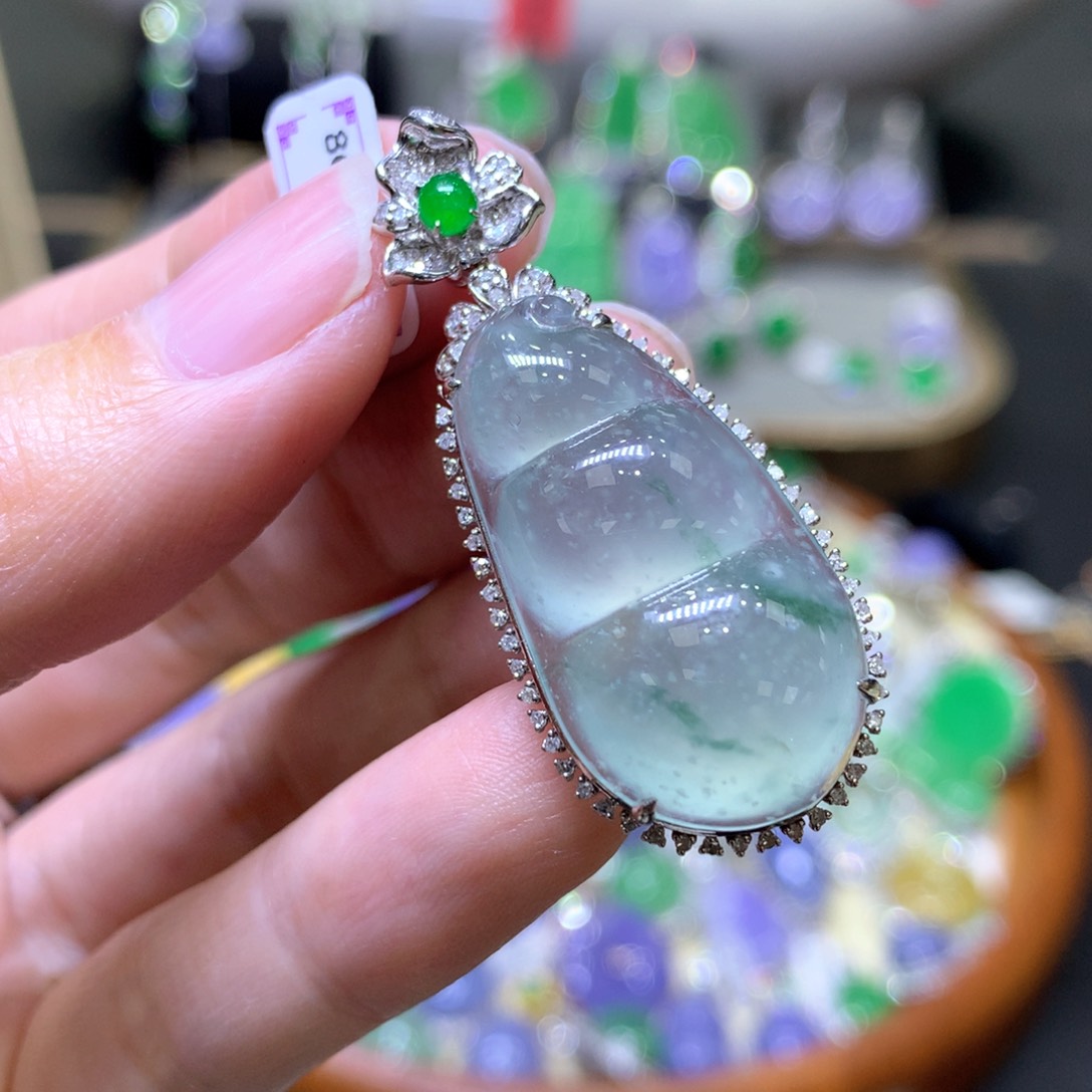 【闪购商品】翡翠颈饰18K金镶嵌翡翠吊坠项链