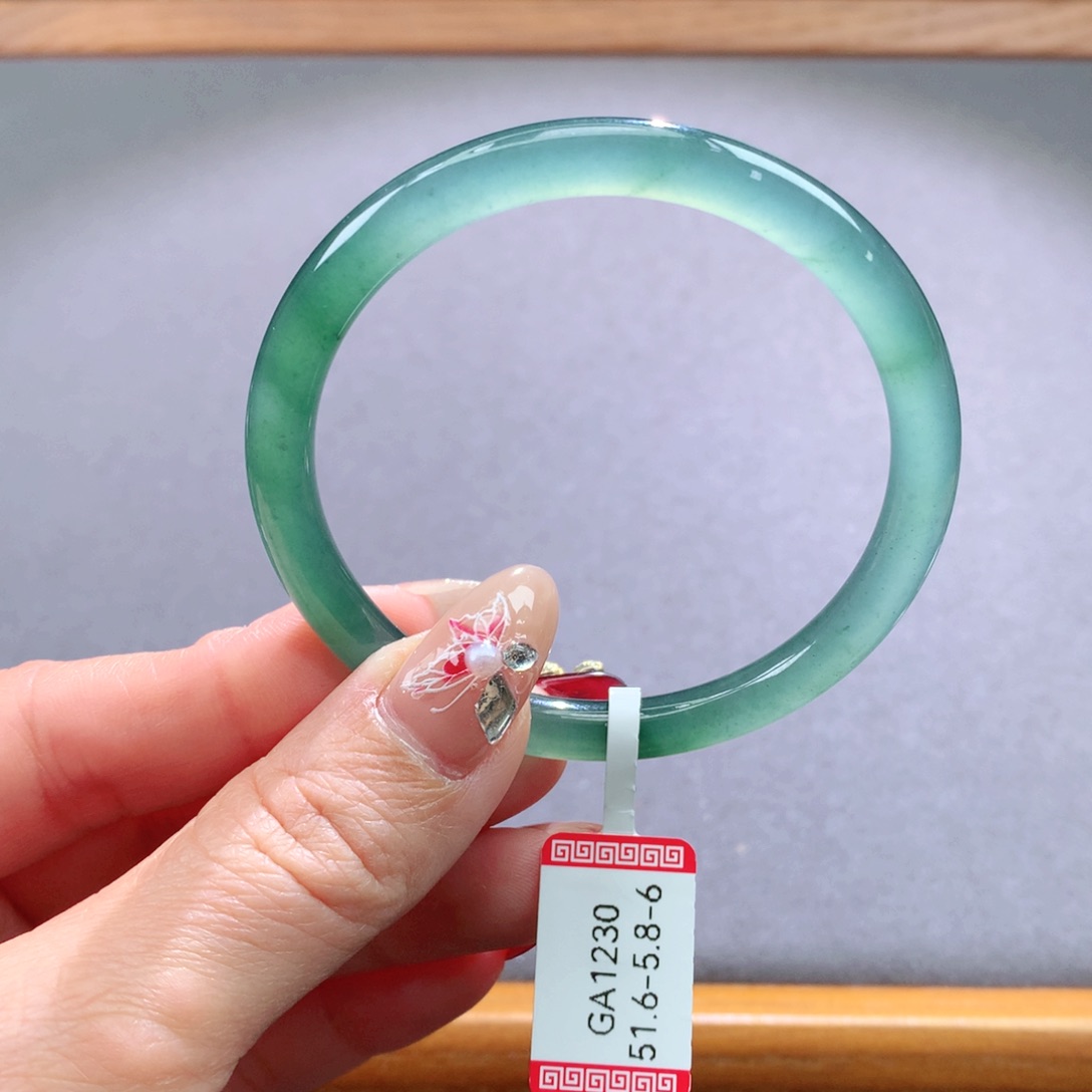 翡翠手镯未镶嵌天然翡翠手镯叮当镯