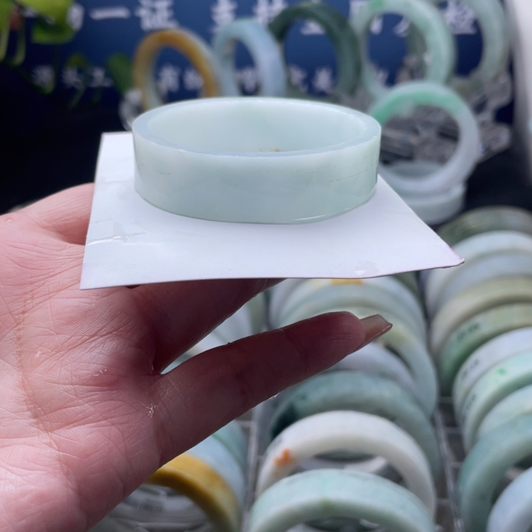 定制翡翠未镶嵌翡翠手镯