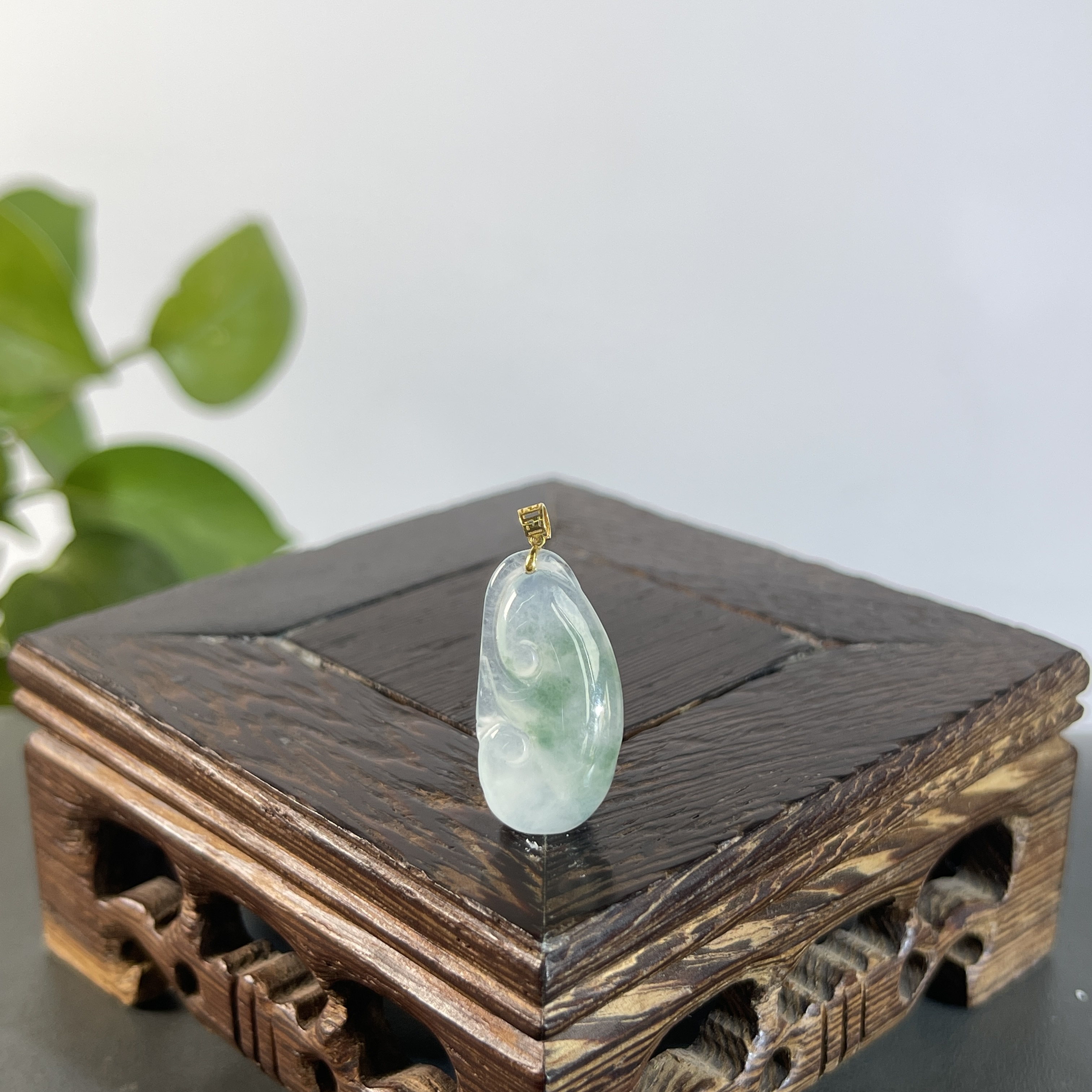 JXB04-38   天然缅甸A货翡翠 18K金扣如意