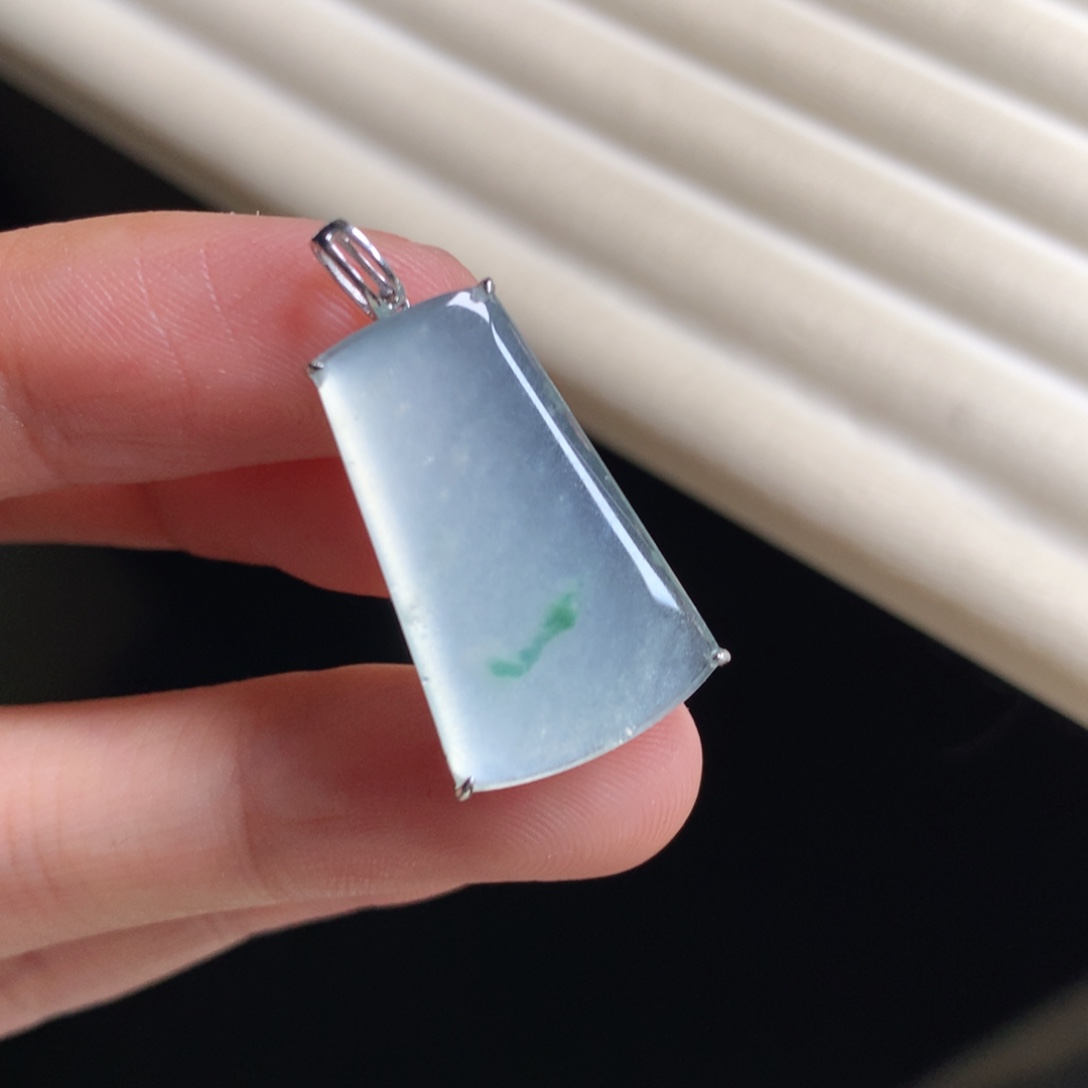 翡翠颈饰18K金镶嵌高冰无事牌