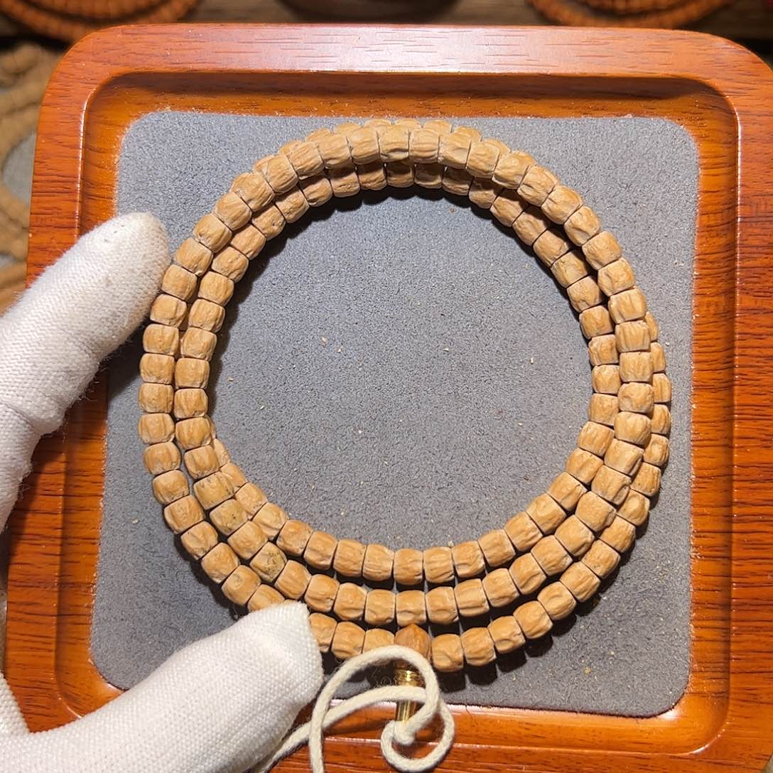 陶***生柏香籽/百香籽吊坠黄油皮方块筒顺6+