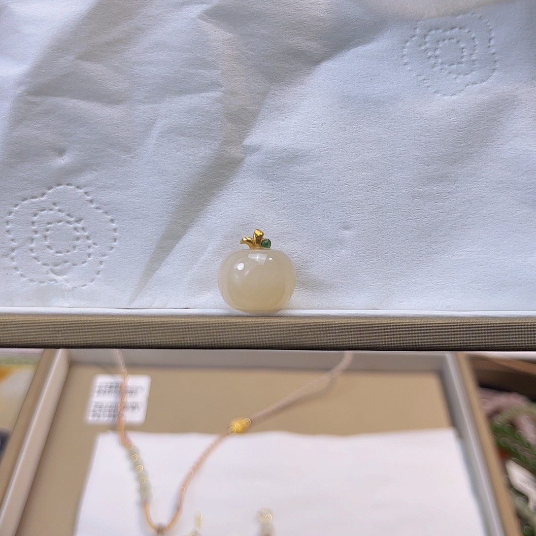 和田玉18K金镶嵌颈饰