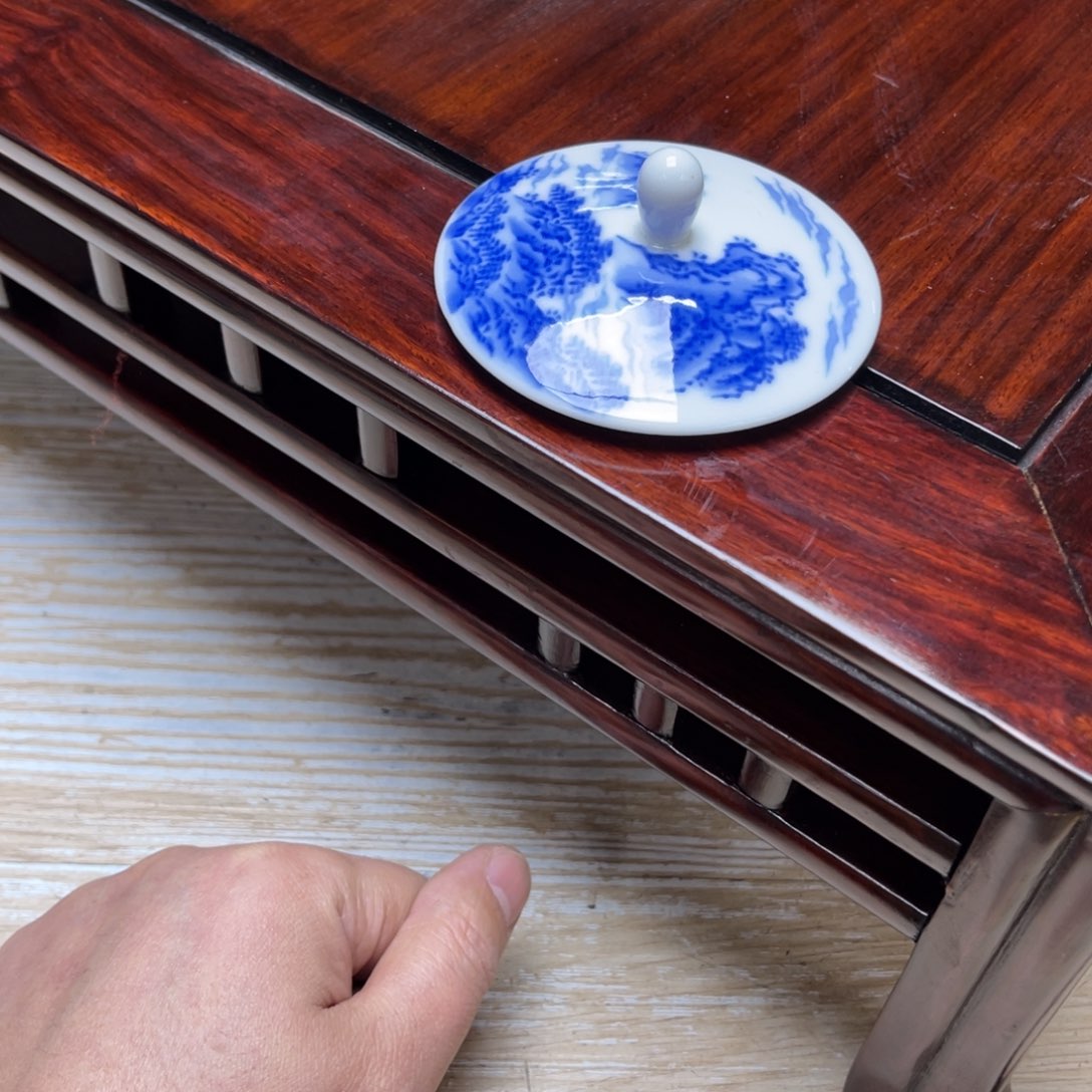 瓷片沙*密密麻麻地排列着一个