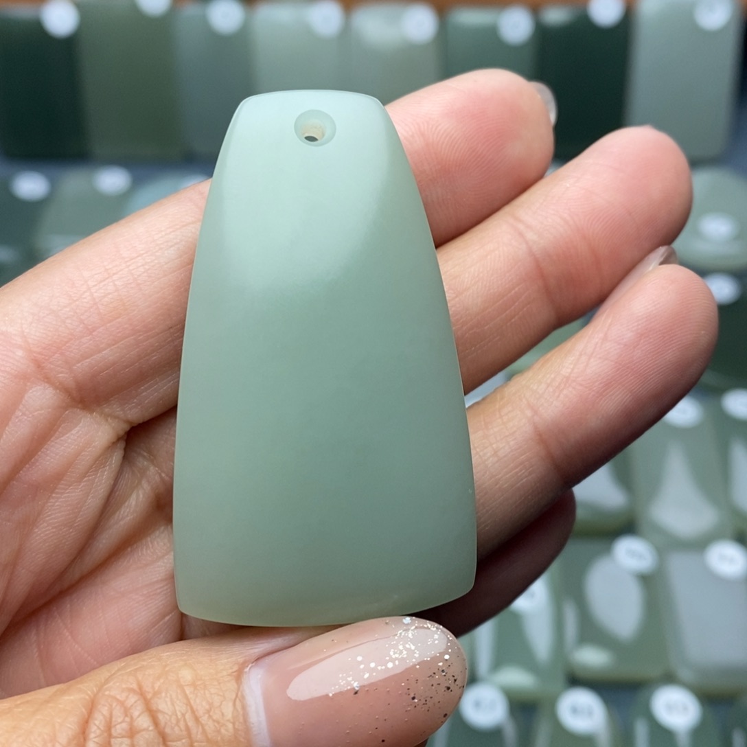 和田玉颈饰未镶嵌文**饰