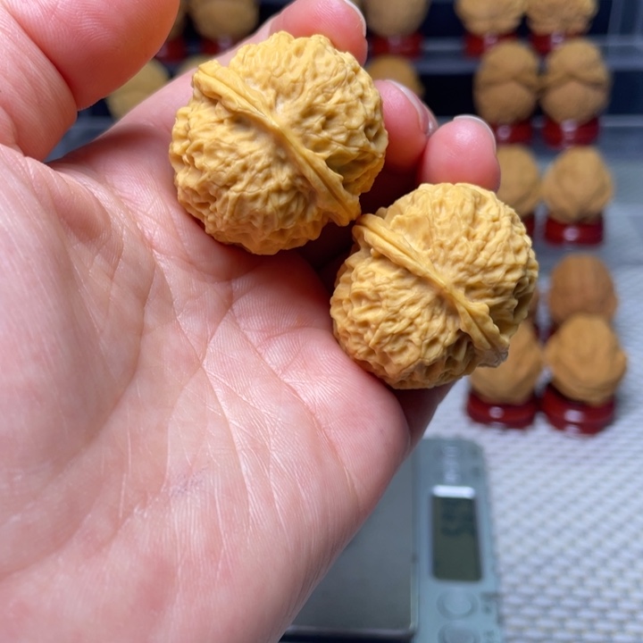 文玩核桃把件11珊瑚纹绣球