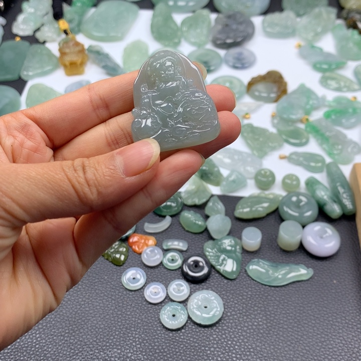 翡翠颈饰未镶嵌文殊