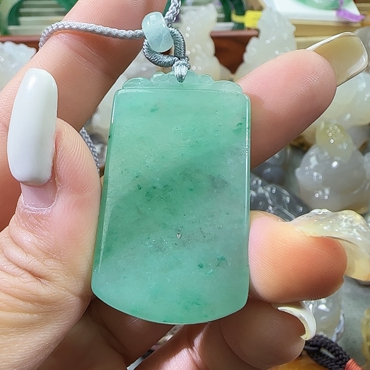 石英质玉合金吊坠