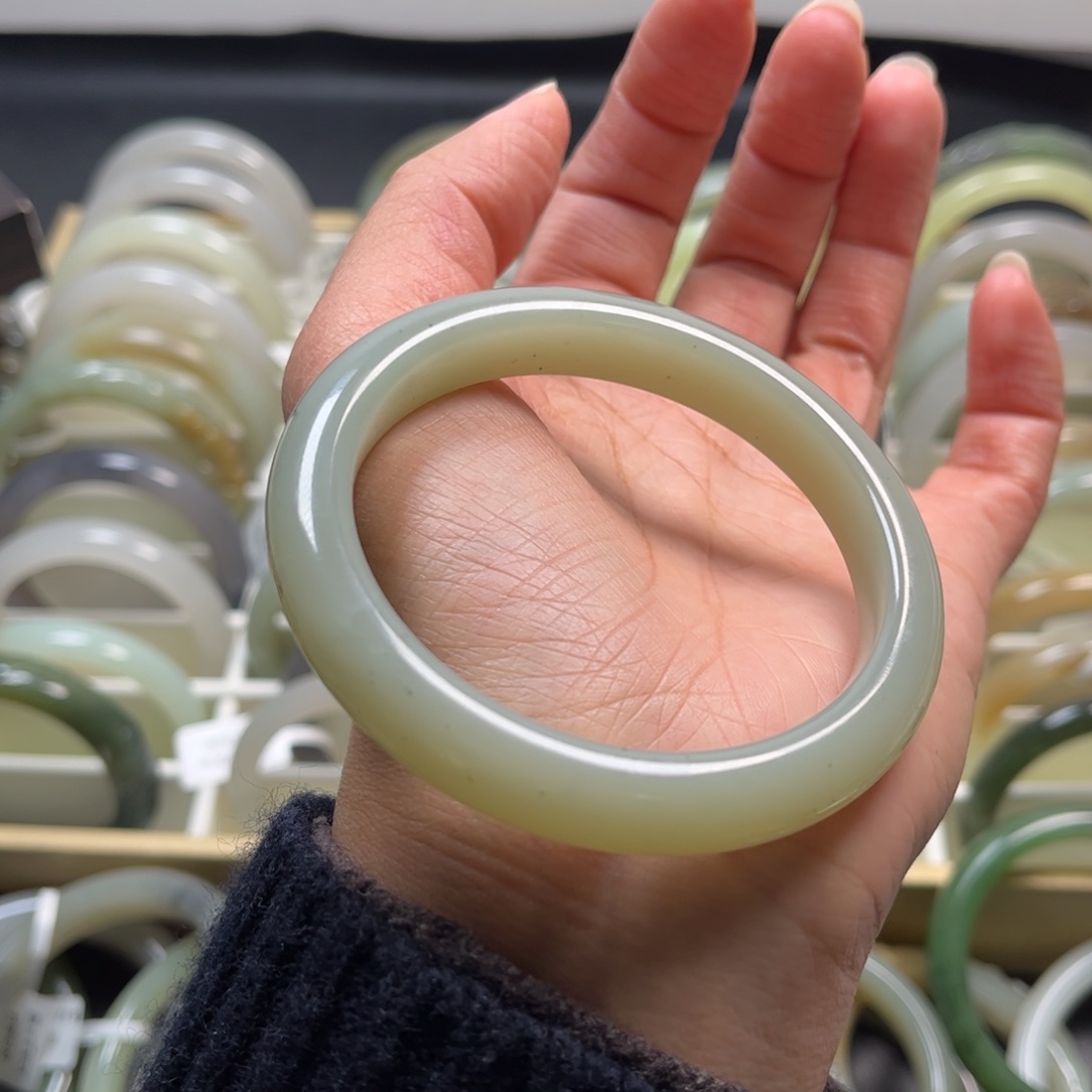 和田玉未镶嵌手镯58圈