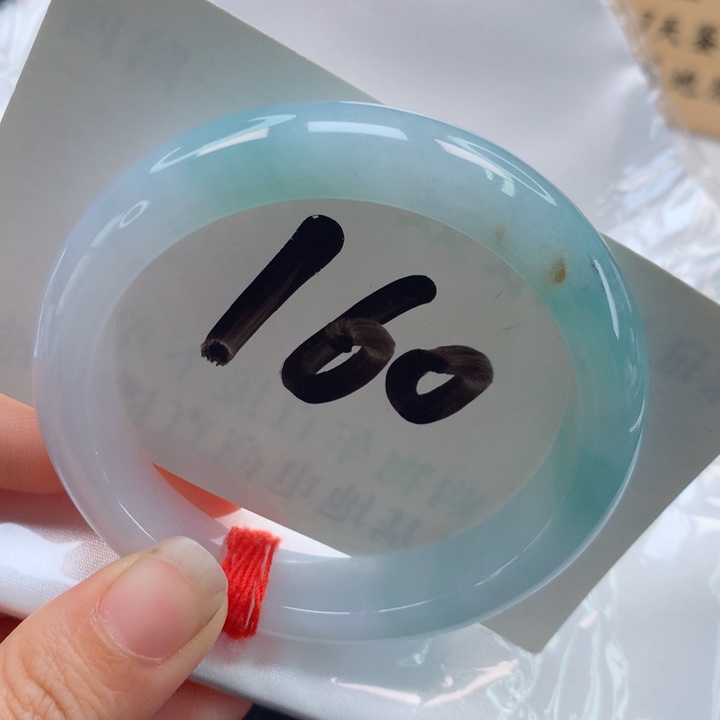 翡翠手镯未镶嵌天空蓝半山水