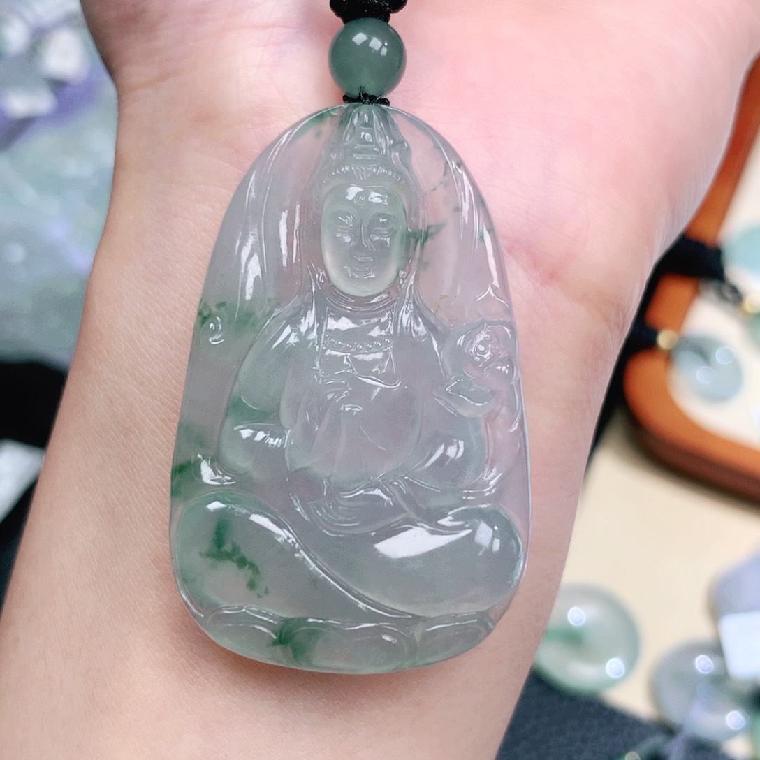 翡翠未镶嵌颈饰观音