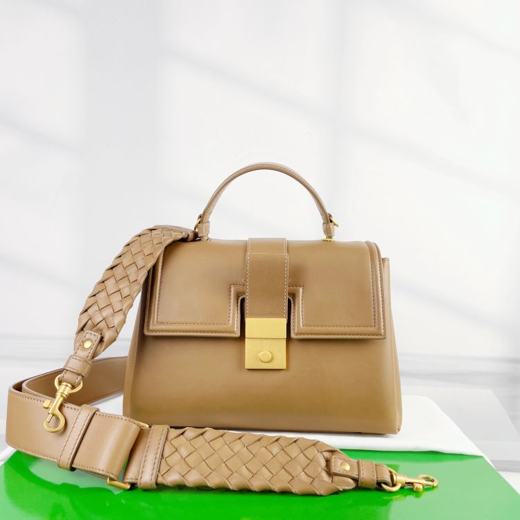 95新/葆蝶家/C9209729900/包包