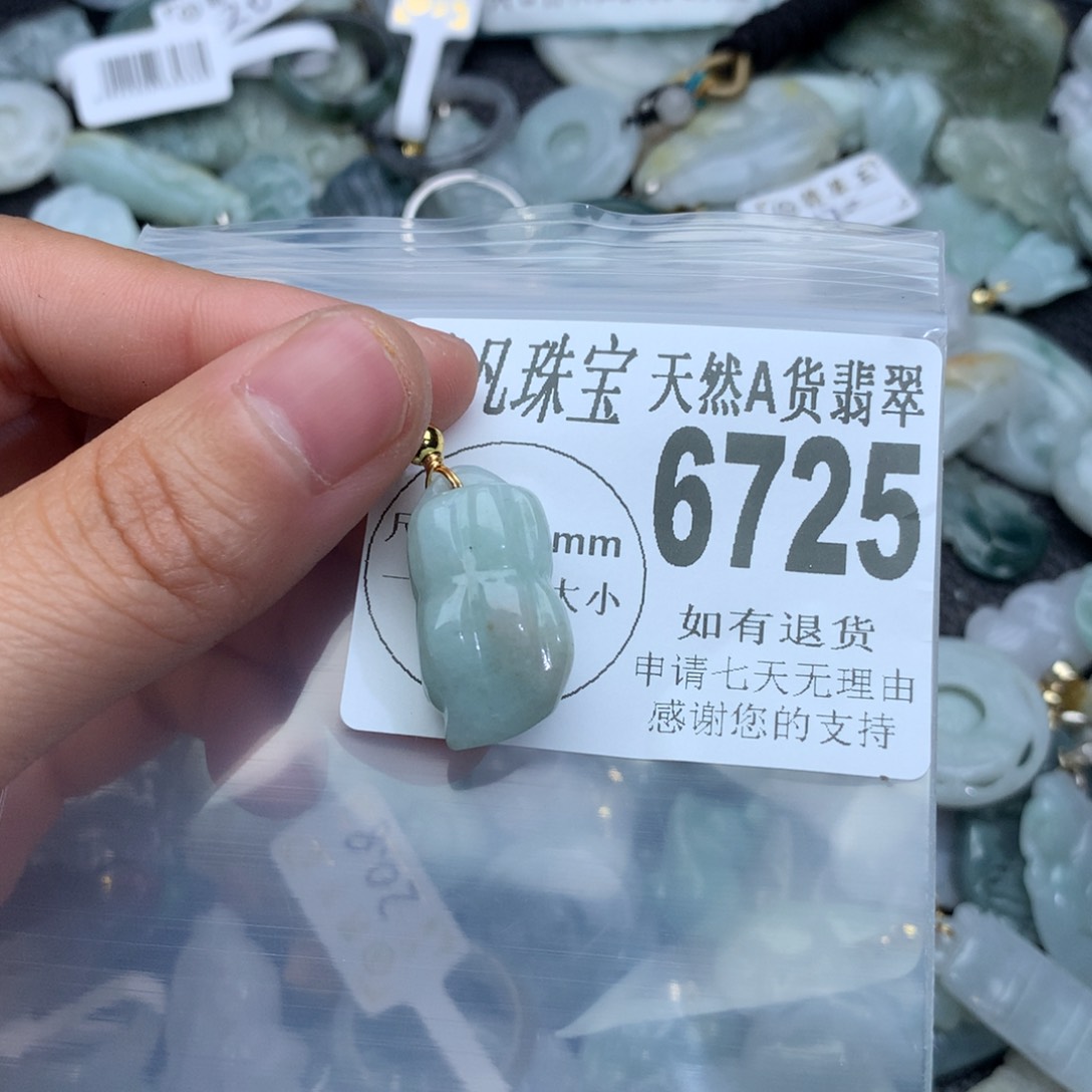 翡翠颈饰未镶嵌6725。