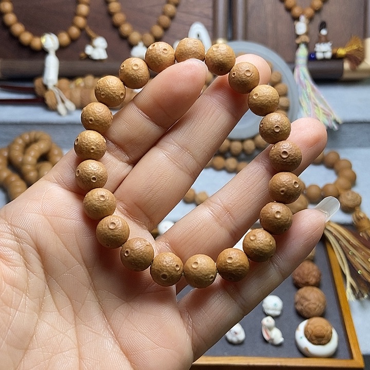 手串桃核怀***。点 孔瑕疵的星球