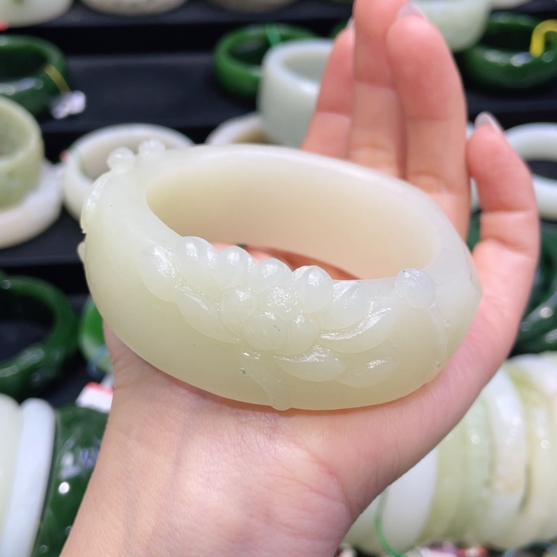 未镶嵌手镯和田玉75