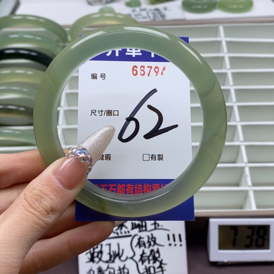 蛇纹石玉手镯未镶嵌