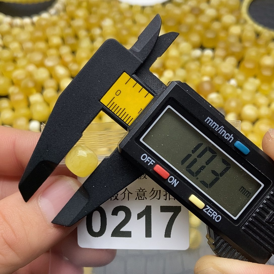 蜜蜡未镶嵌珠宝奇石0217