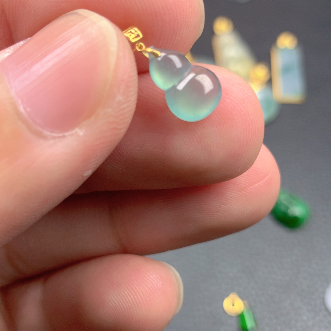 【闪购商品】颈饰18K金镶嵌翡翠翡翠