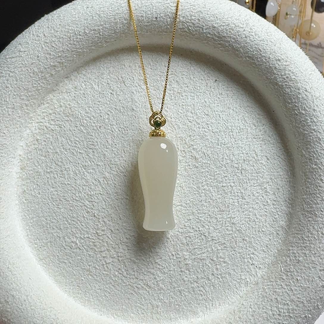 *****和田玉18K金镶嵌吊坠(赠链)藕粉平安瓶