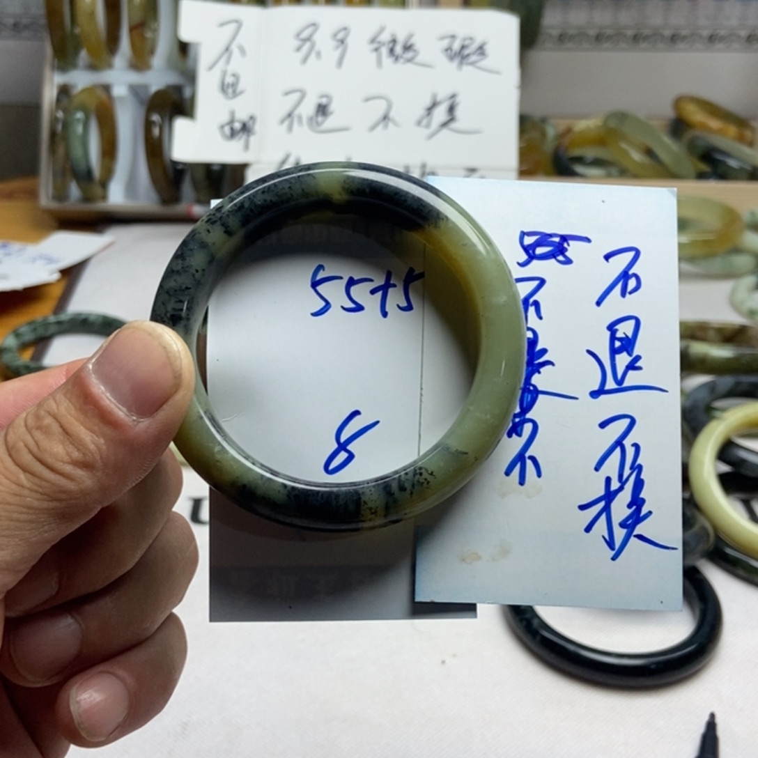 蛇纹石玉未镶嵌手镯
