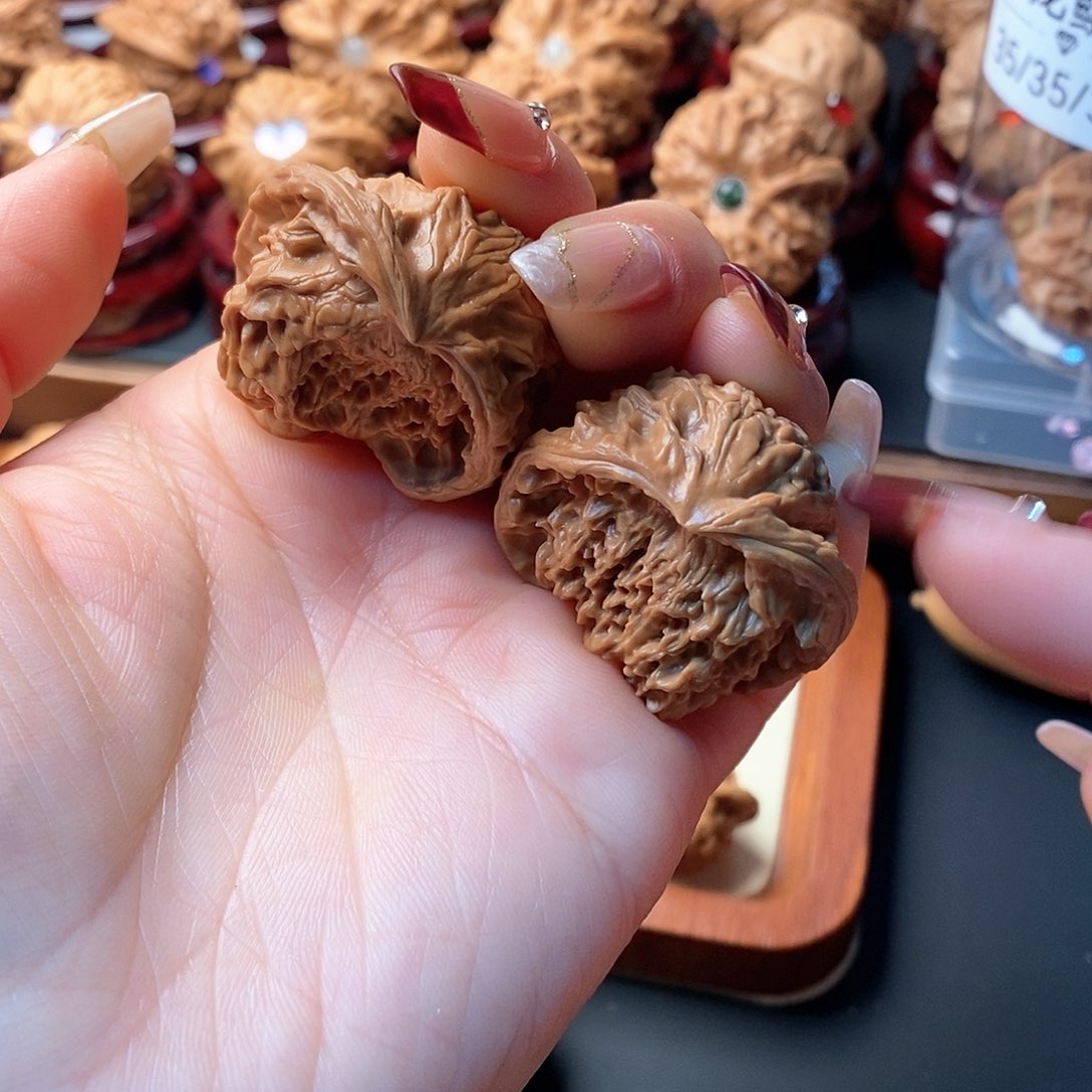 文玩核桃吊坠蛇头