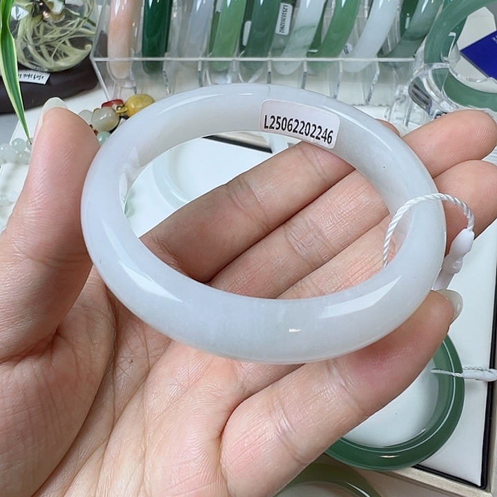 石英质玉未镶嵌手镯