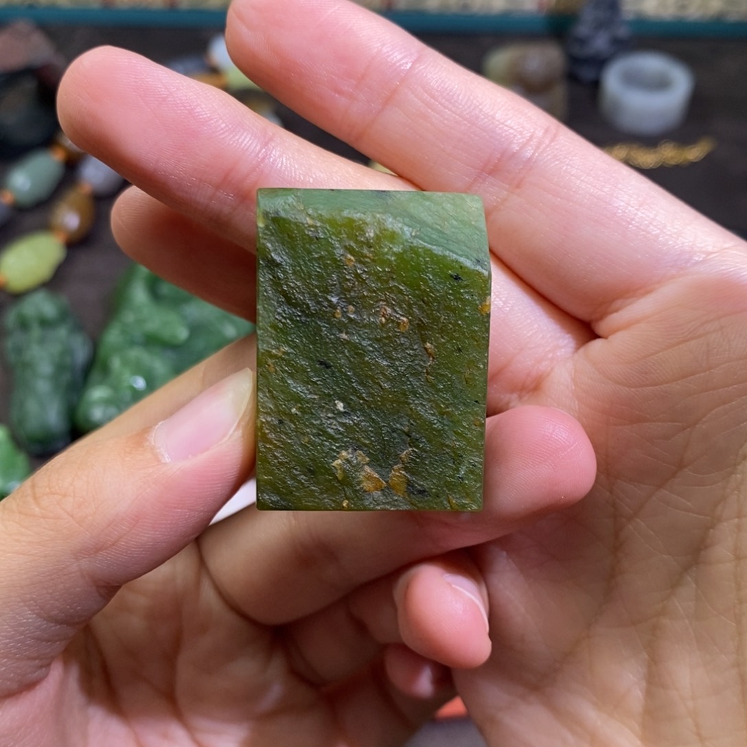 和田玉未镶嵌颈饰定制