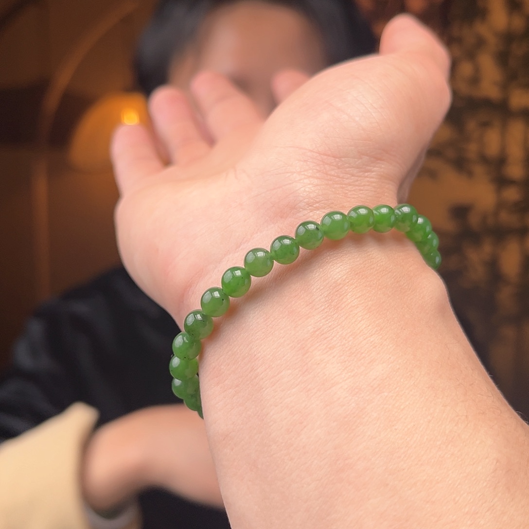 和田玉手链未镶嵌碧玉辣菠菜带矿点