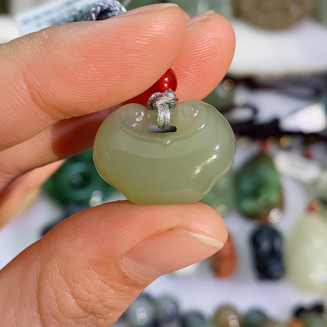 和田玉（糖玉）颈饰未镶嵌