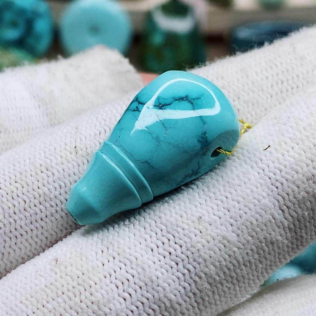 绿松石颈饰未镶嵌留**光