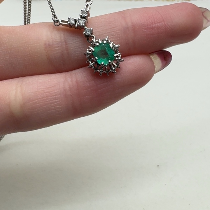 祖母绿颈饰未镶嵌